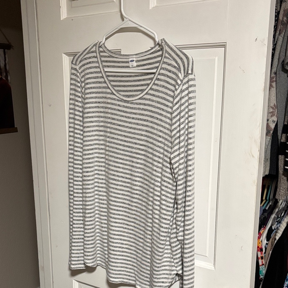 Old Navy Striped Crewneck Tee in White and Light Gray